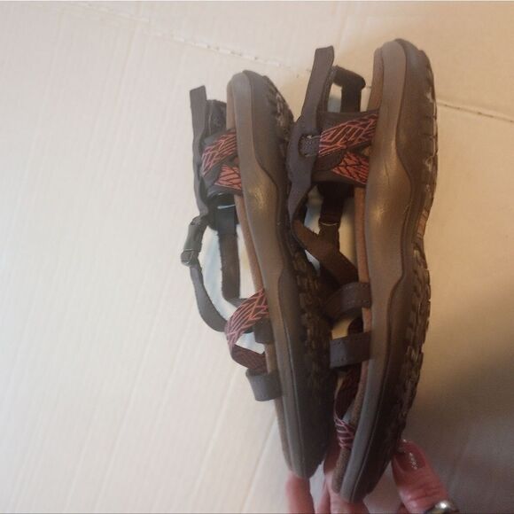 Skechers memory foam strappy leather sandals with Velcro and buckle - Picture 9 of 12